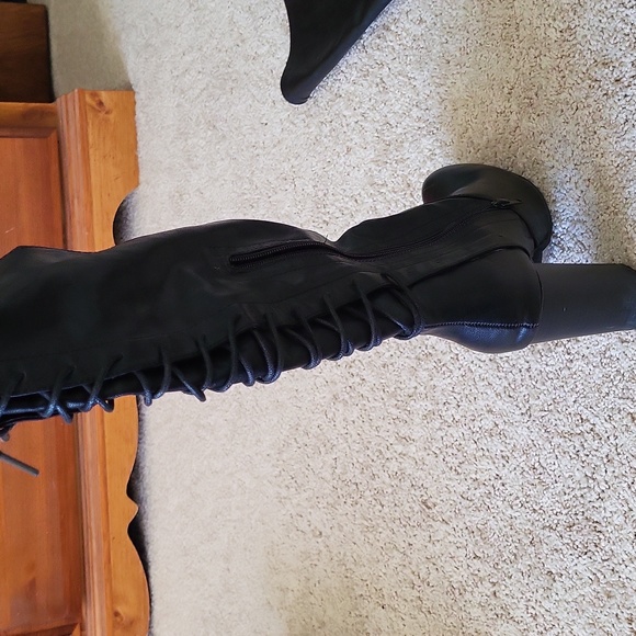 Black thigh high lace back boots - Picture 6 of 10